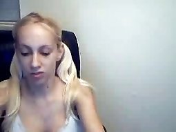 tara blonde wiht dark areols in webcam