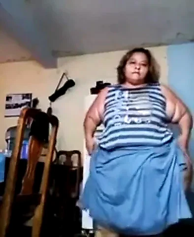 Hot Mexican Girl Flaunts Her Curvy Ass