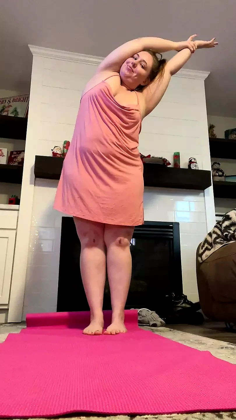 Kinky in Yoga Nightgown Live Stream