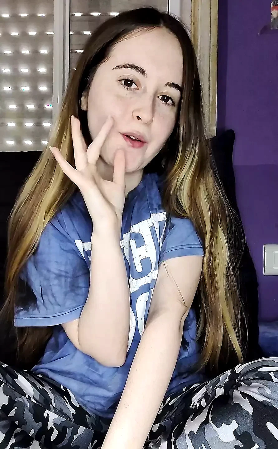 Brunette Shows Off Her Butt on Webcam